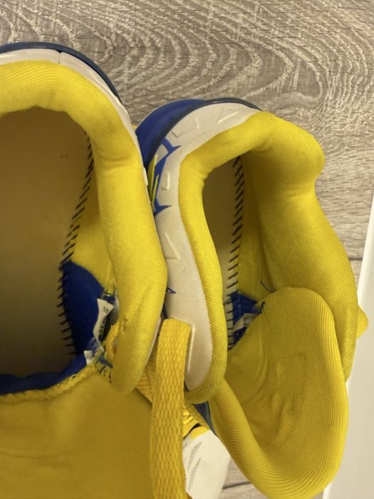 Продам кроссовка asics 40 размер