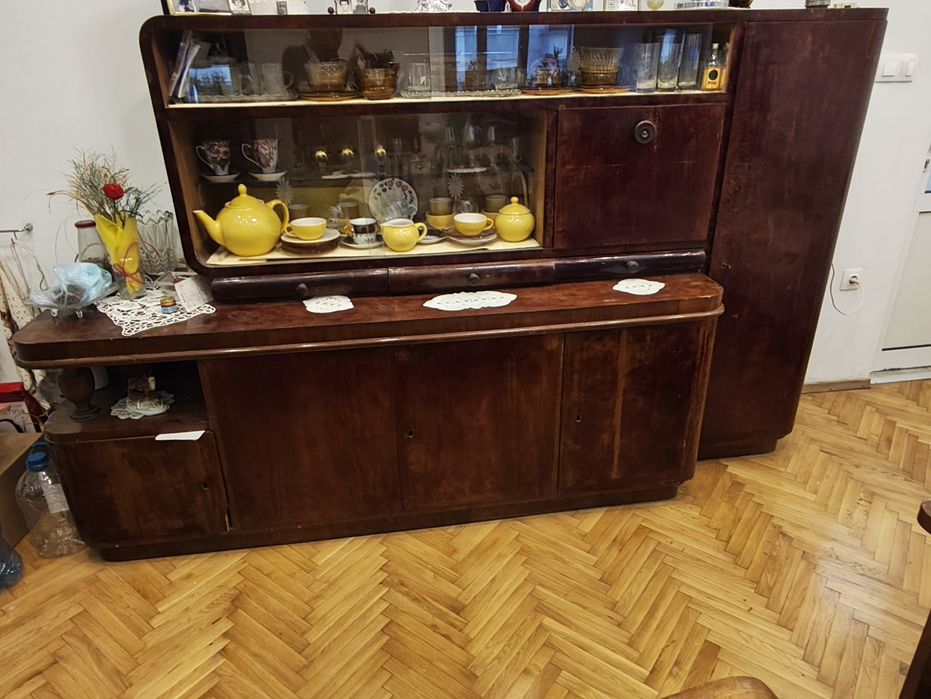 Продавам изгодно запазен бюфет