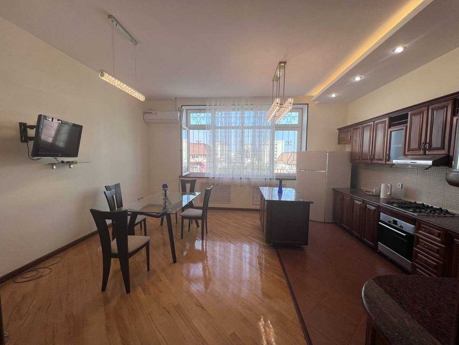 Габус, Тарас Шевченко, 4/6/6, 203 м2, ориентир Irish pub