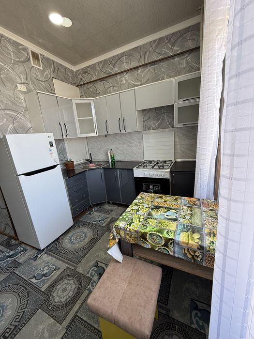 Срочно ижарага берилади обстановка Дархонда жойлашган 1 хона