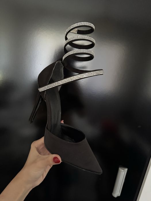 Елегантни обувки на ток