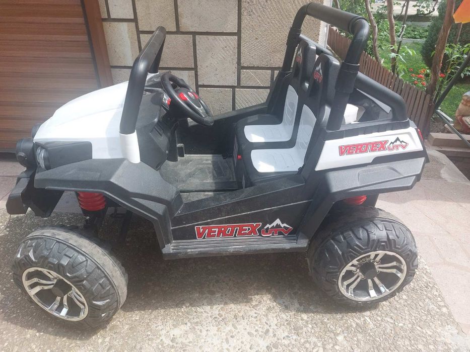 Акумулаторна двуместна кола