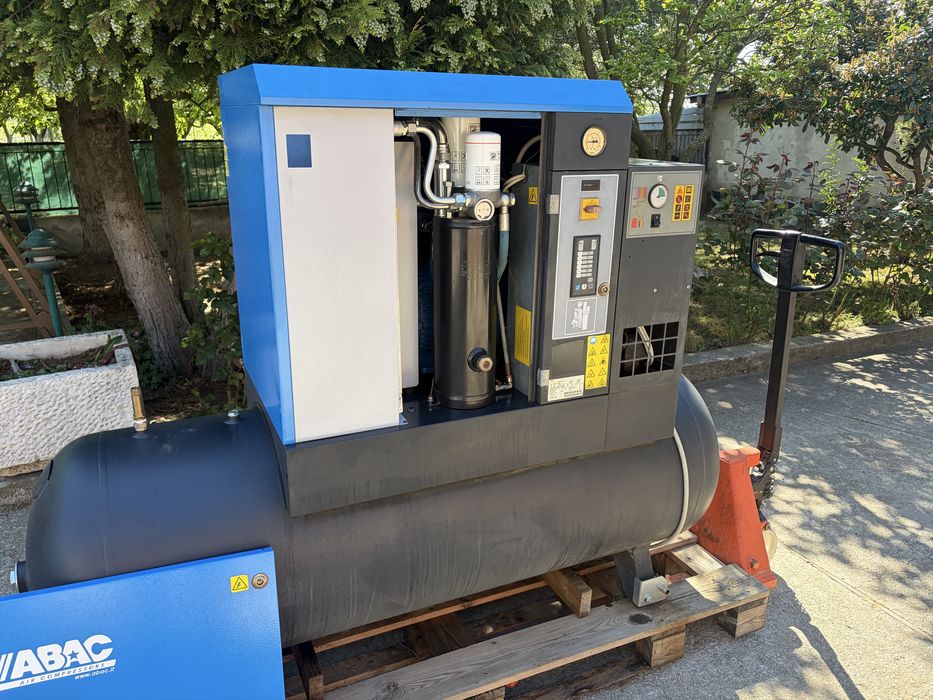 Винтов компресор Abac 11kw 500lt с вграден изсушител