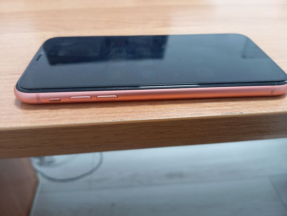 Айфон ХR в красном цвете