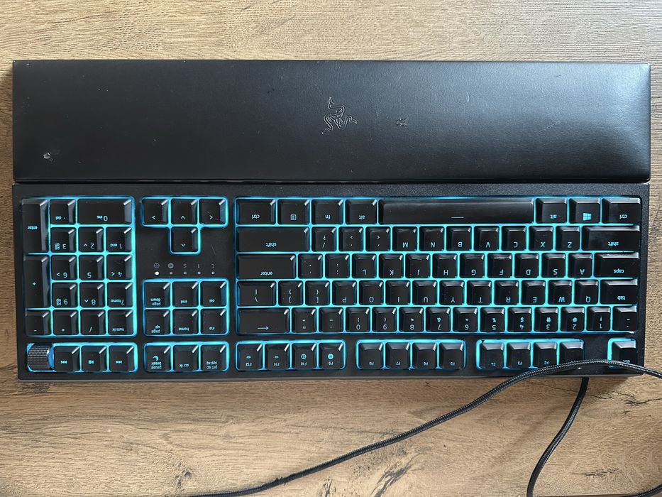Vand tastatura Razer ORNATA V2