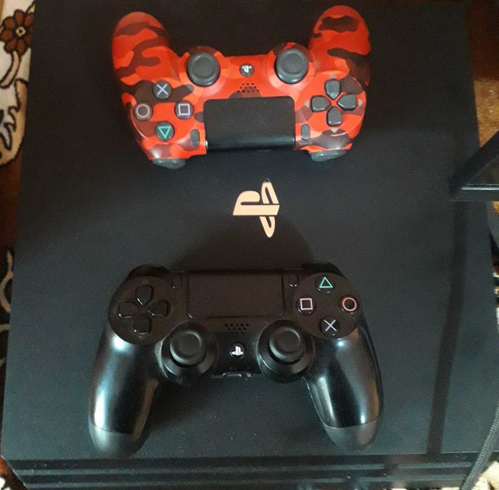 Vand Consola PS4 Pro modat