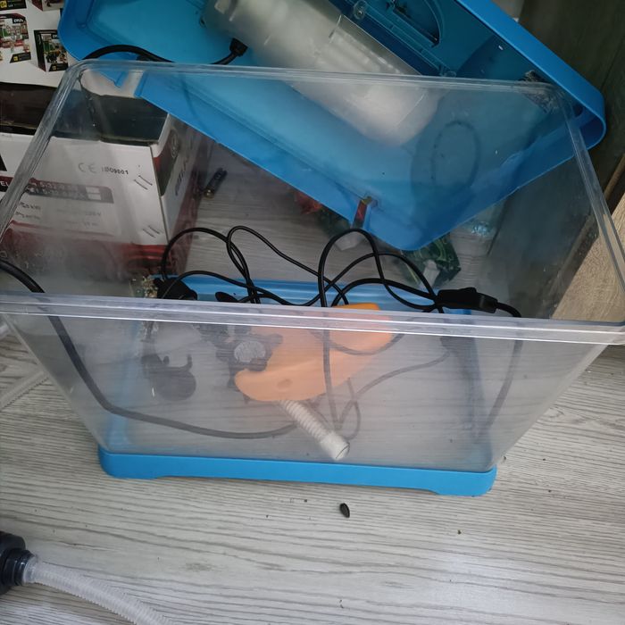 Vând acvariu din plastic