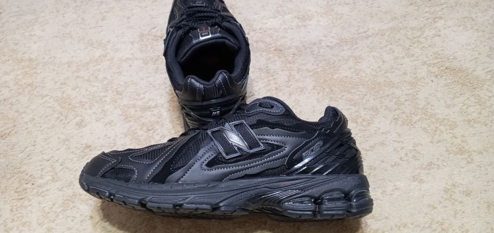 Новые Нью Бэлэнс, черная кожа, 44 размер