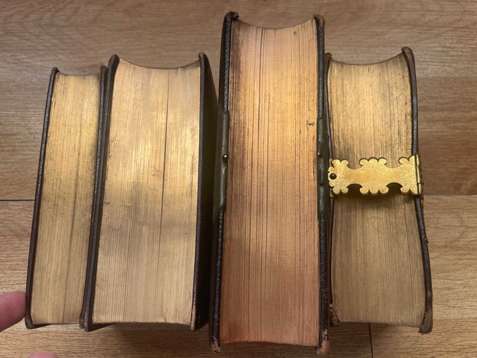 2 Biblii vechi + 2 carti rugaciuni ( Prayer Book ), engleza, an 1850