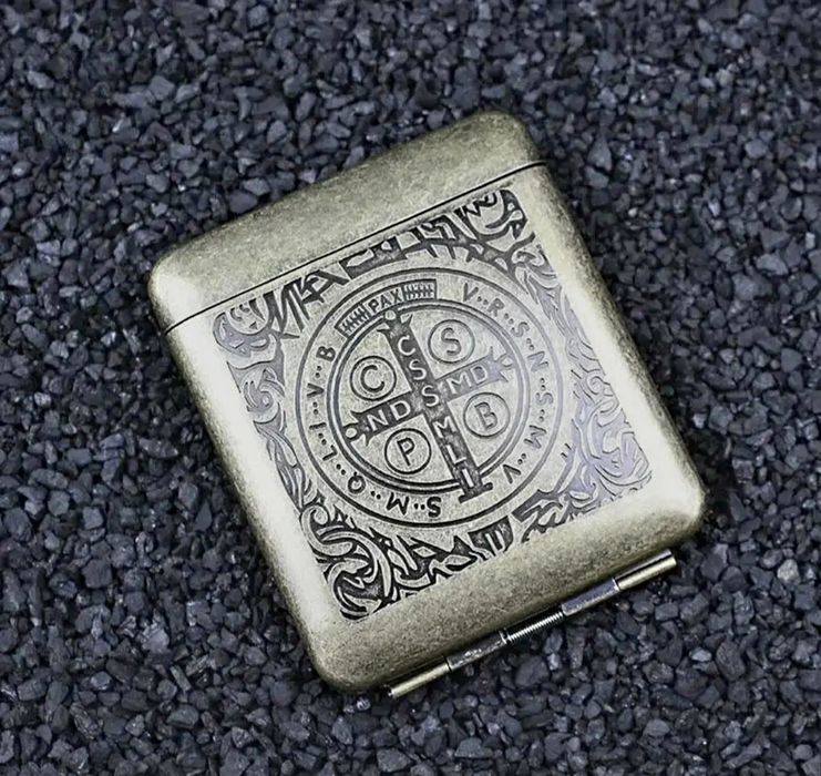 Продам металлический, ретро портсигар.