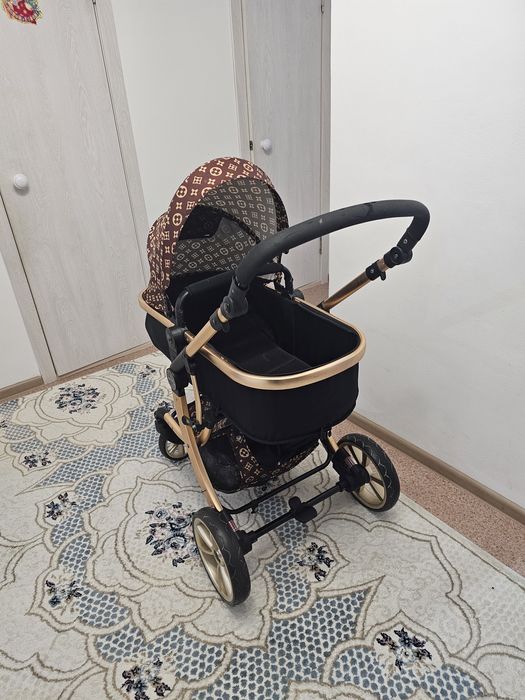 Продаётся коляска состояние нормальное