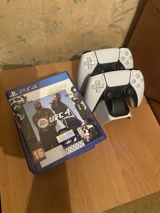 Продаю PS 5 в хорошем состоянии