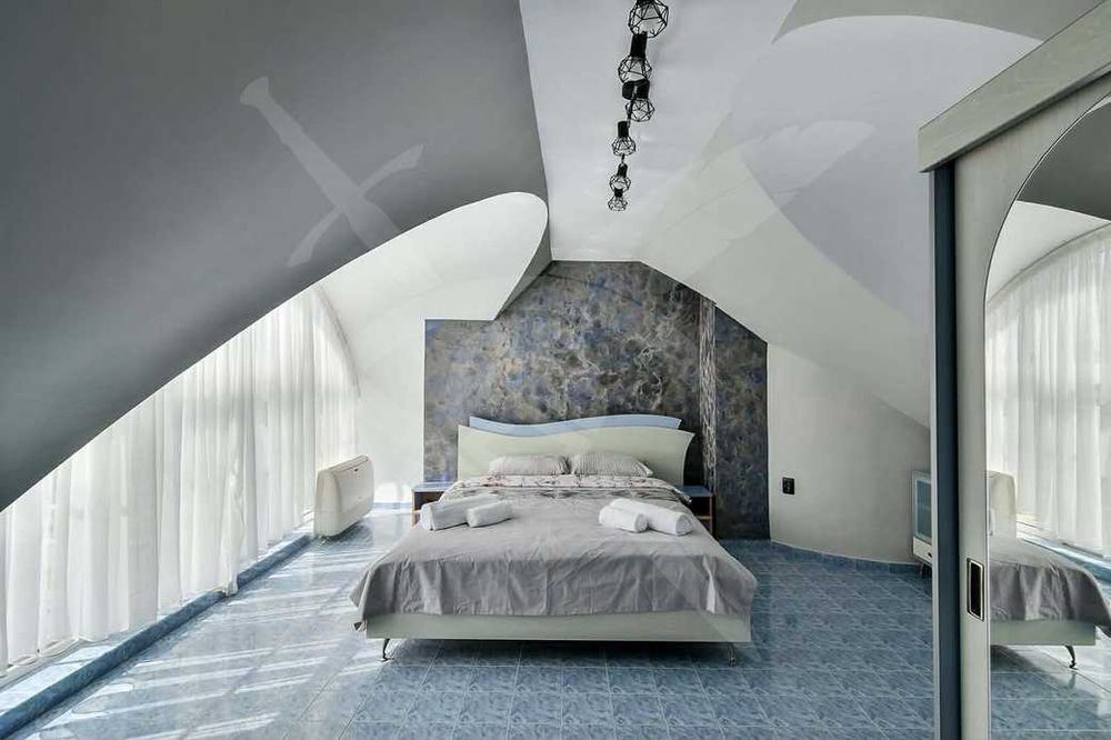 Дава се под наем Мезонет в Варна, Център - 180 кв.м за 1296.42 € - Снимка #2