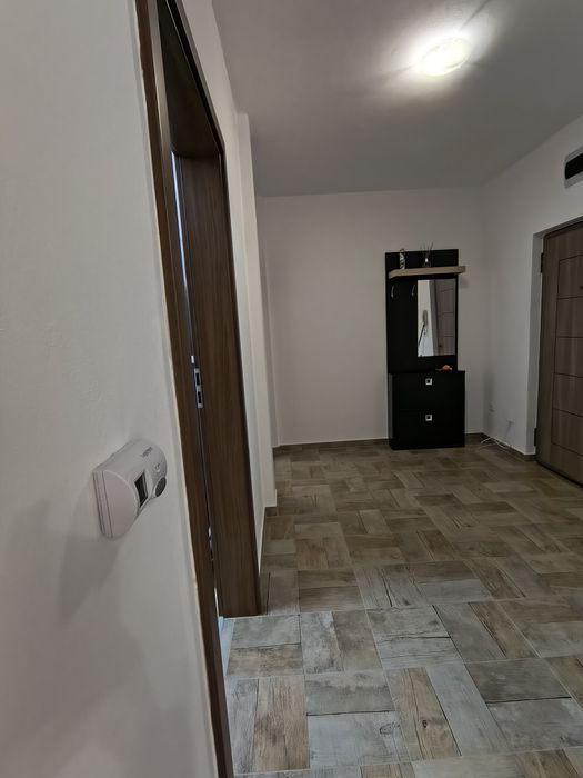 Închiriez apartament 2 camere cetate noi