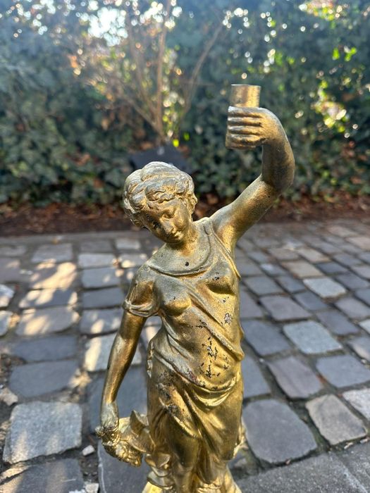 Statueta "femeie  cu lampa"