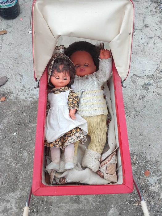 Детска количка с кукли