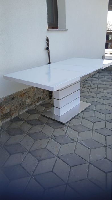 Masa bucatarie extensibila cu sticla