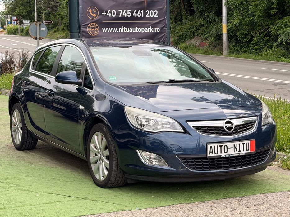 Opel Astra Opel Astra J 2012 și în RATE