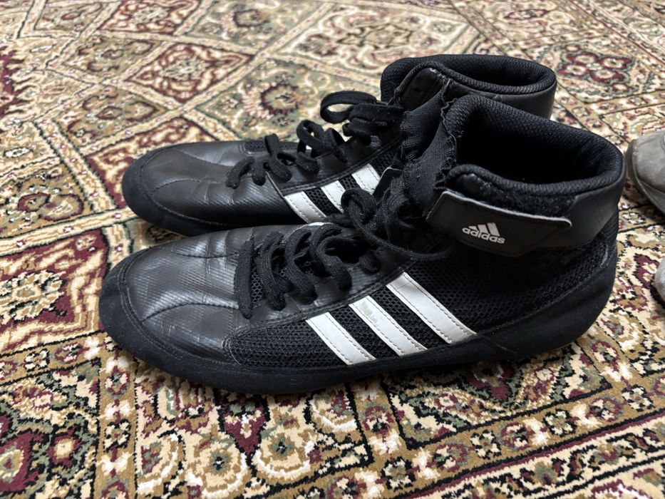 Боксерки Adidas.