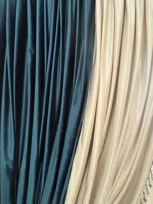 Продам шторы  с тюлями недорого.