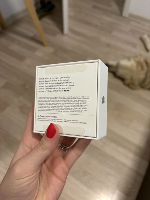 AirPods 4 -Active Noise Cancellation