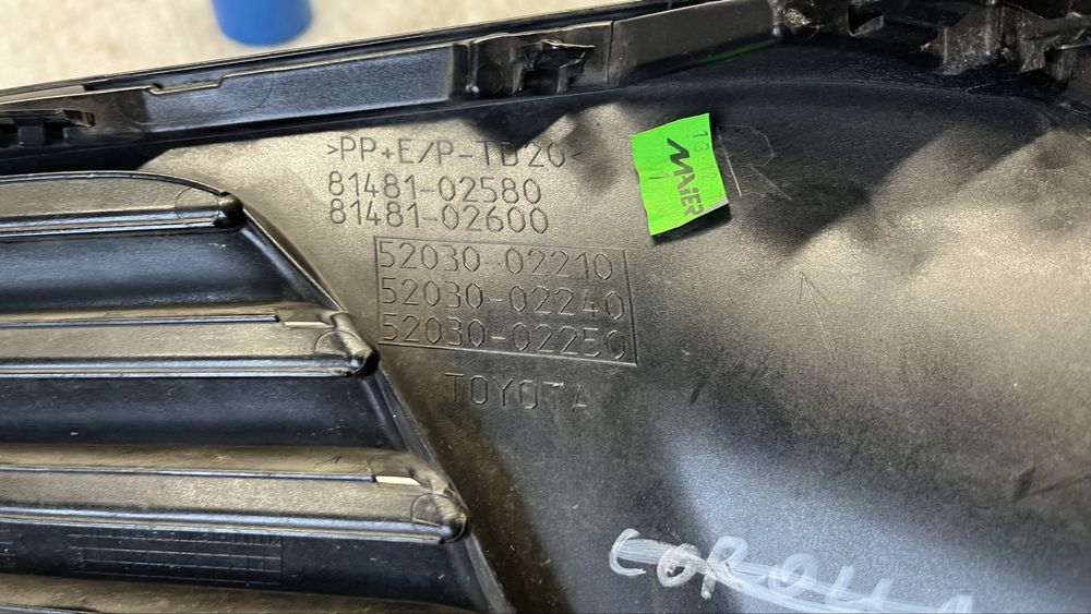 Toyota Auris 2 дясна и лява решетка за халоген