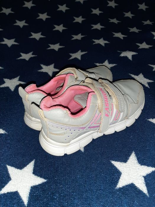 Продам кроссовки детские