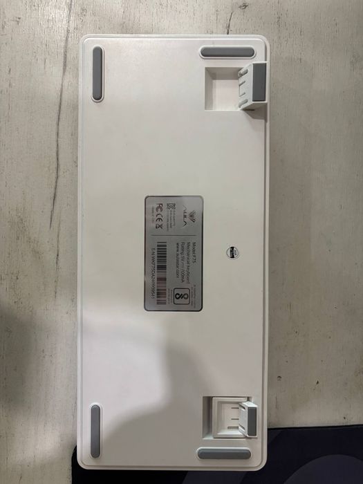 Продам клавиатуру aula f75