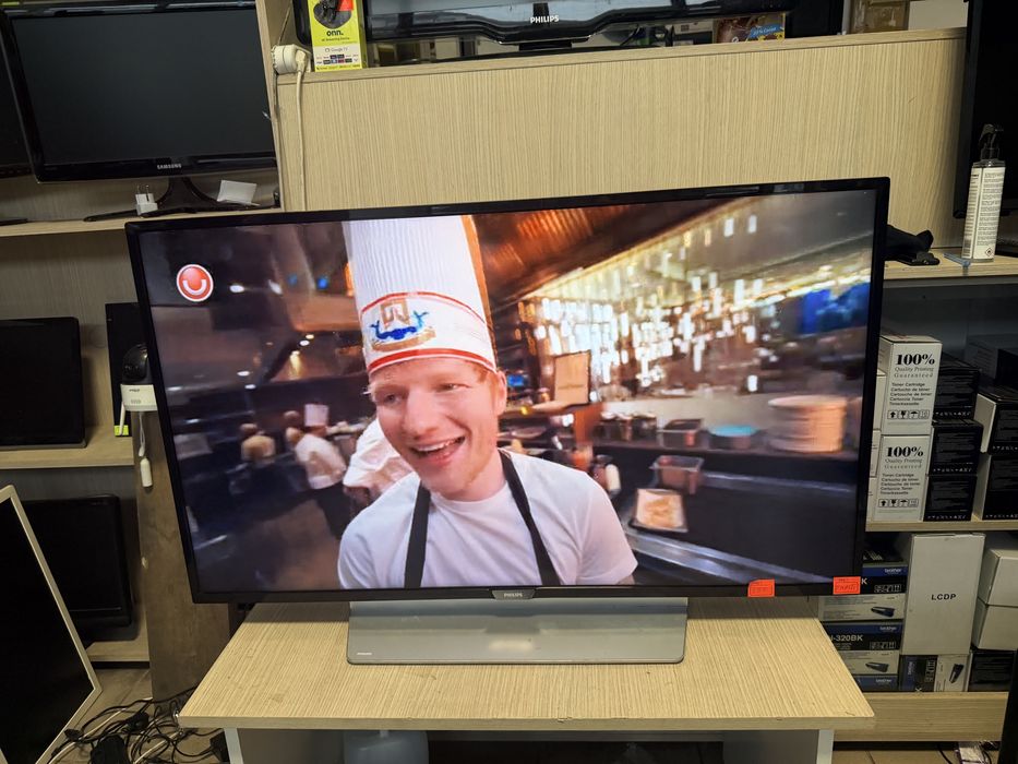 Smart tv 4k Philips 108 cm —850 ron