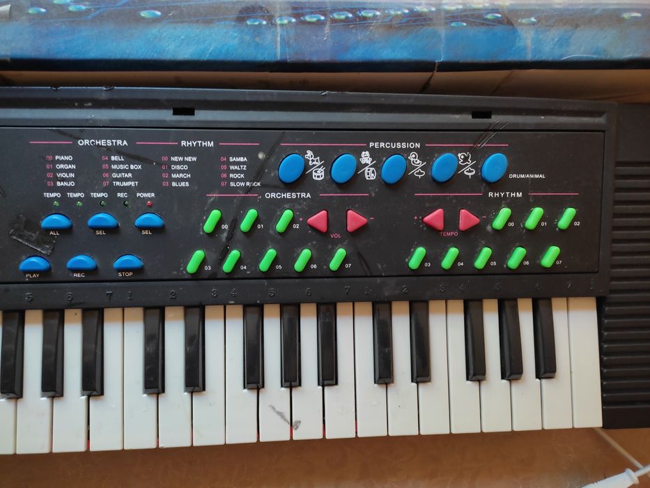 Продавам Синтезатор