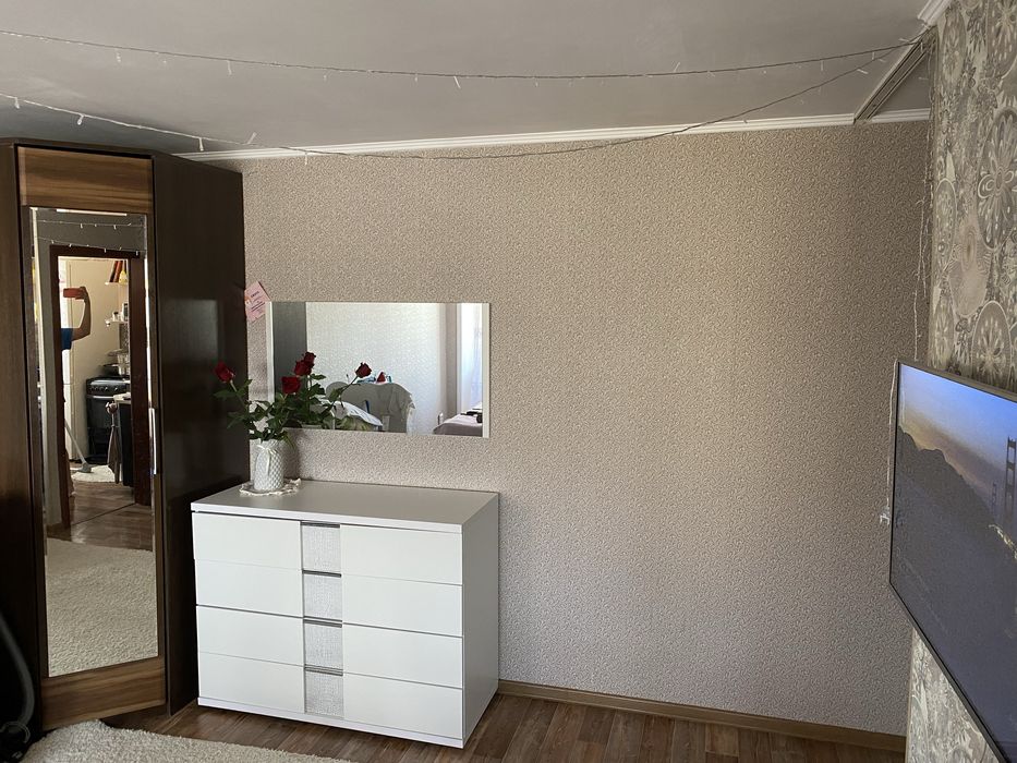 Продам комод с зеркалом