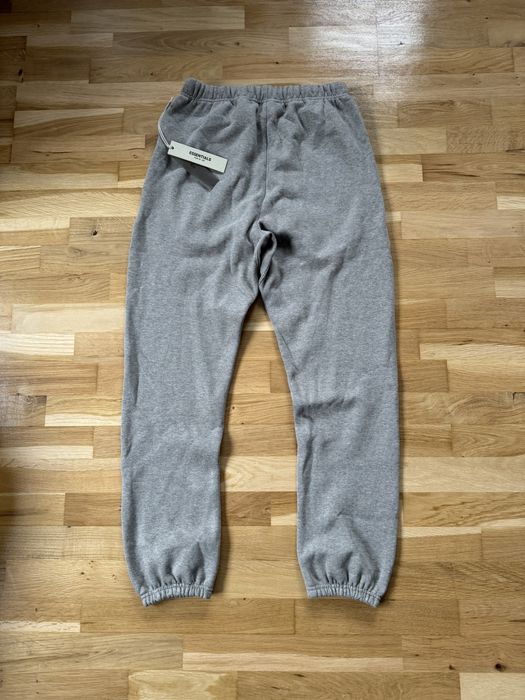 Pantaloni Fear Of God Essentials Gri