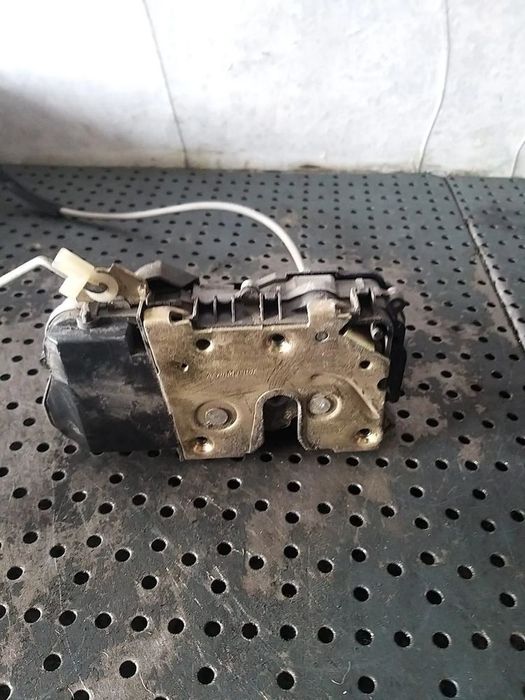 Broasca usa dreapta fata peugeot 307