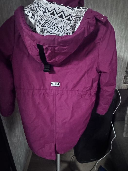 Отдам куртки на девочку 11-12 лет