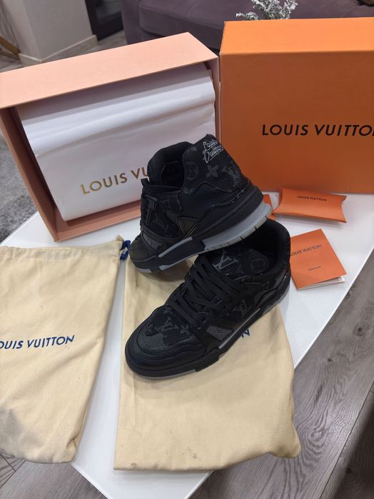 LOUIS VUITTON Trainer Sneaker Black