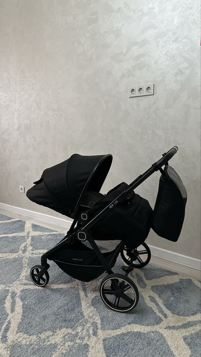 Коляска New Lux практичная