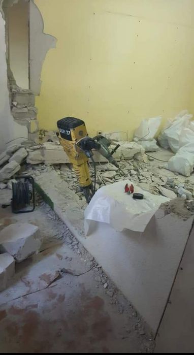 Debarasari, cărat moloz, cărat mobila