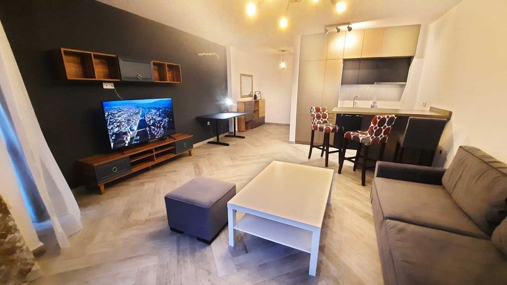 Дава се под наем Двустаен апартамент в София, Център - 70 кв.м за 700 € - Снимка #2