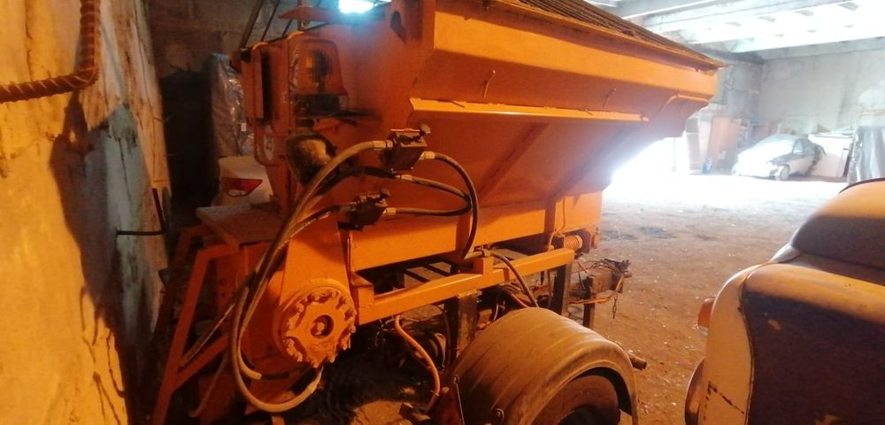 Продам пескоразбрасыватель