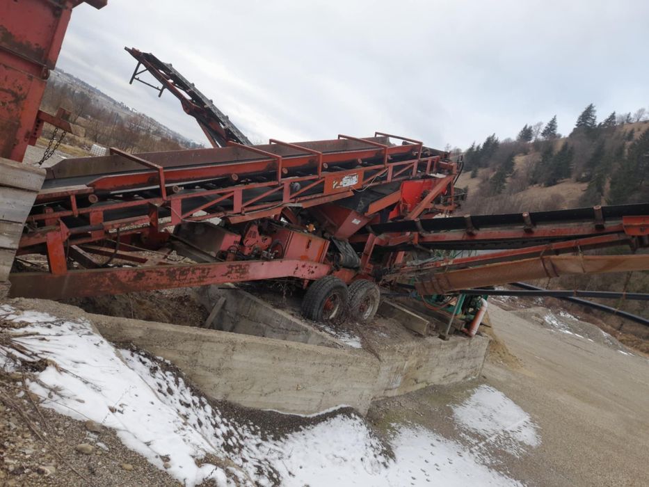 Stație de sortare cu  concasor  falci