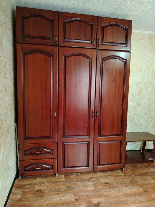 Срочно продам шифонер.
