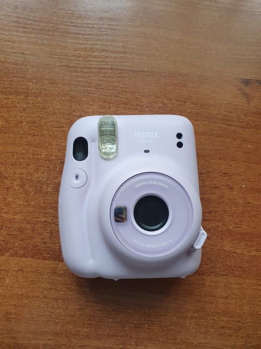 СРОЧНО продам фотоаппарат instax mini 11