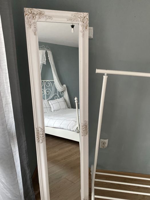 Поставка за закачане на дрехи