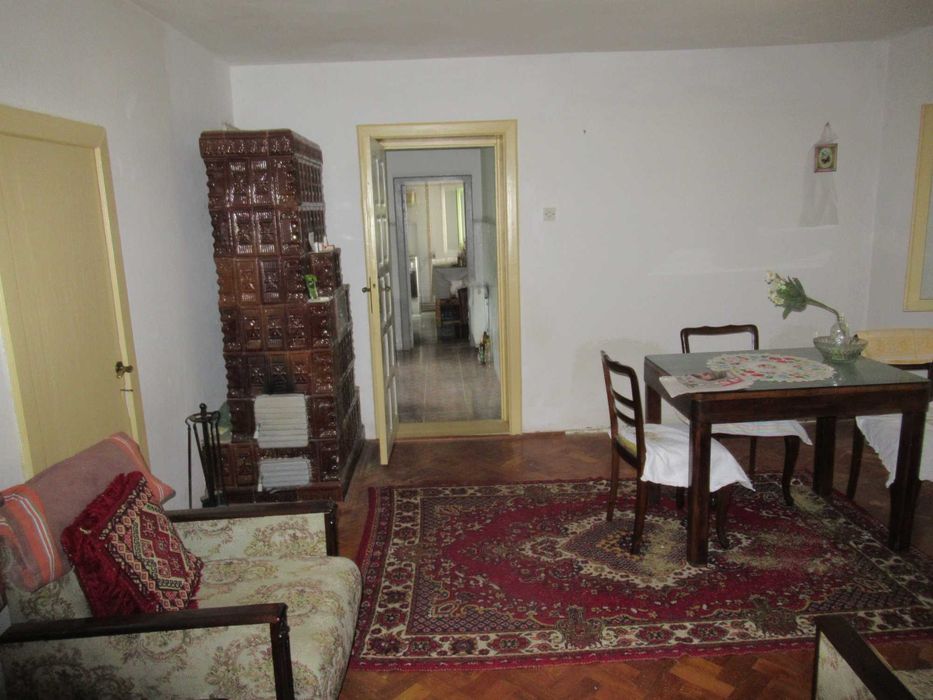 Casa şi grădina spaţioase central aşezate în Roşiori de Vede