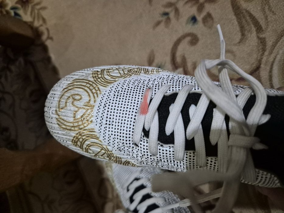 Продам бутсы новые 5000 32рр