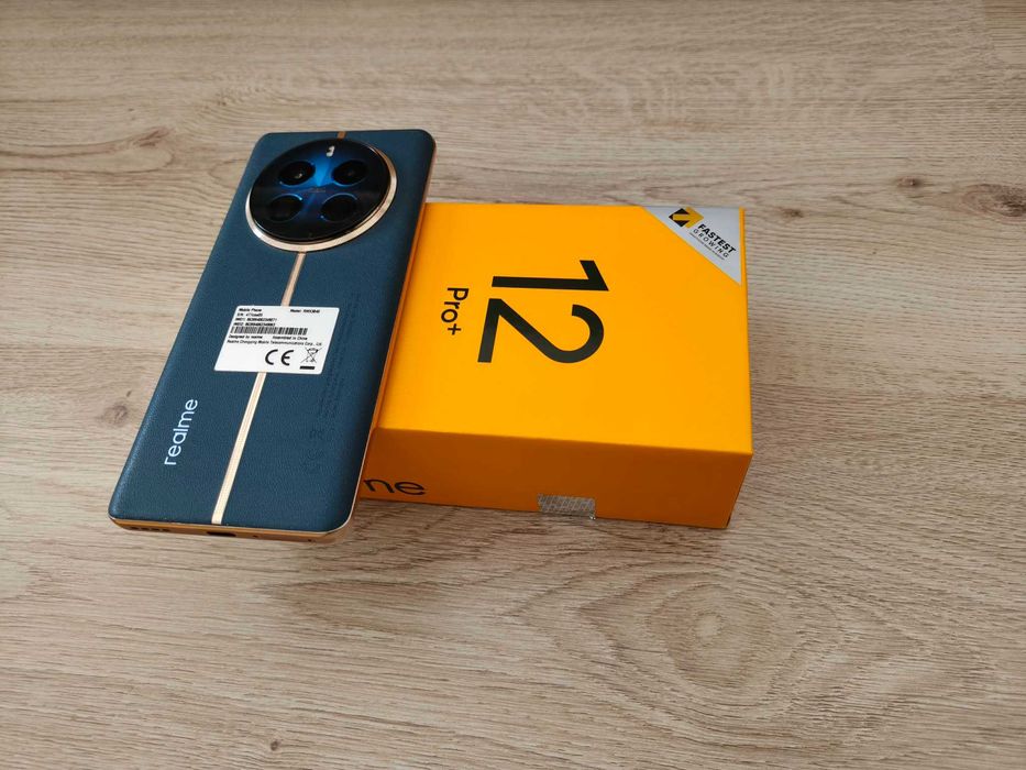 Realme 12 Pro+  //   12 + 512 GB