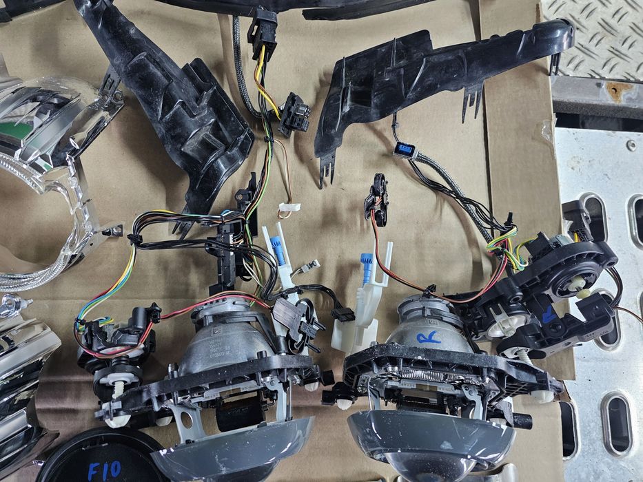 Бмв ф10 f10 f11 ф11 фарове на части ксенон xenon bmw 520d 530 535d