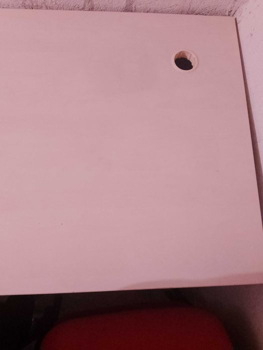 Бюро за офис или за детска стая.