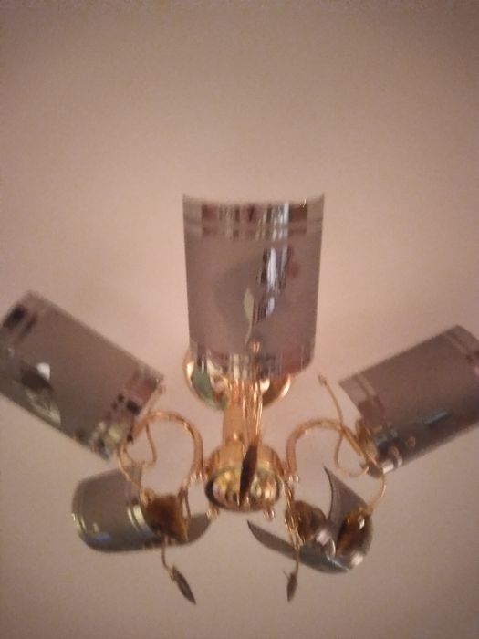 Люстра красивая на 5 лампочек