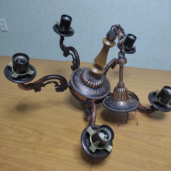 Люстра пятирожковая в отличном состоянии